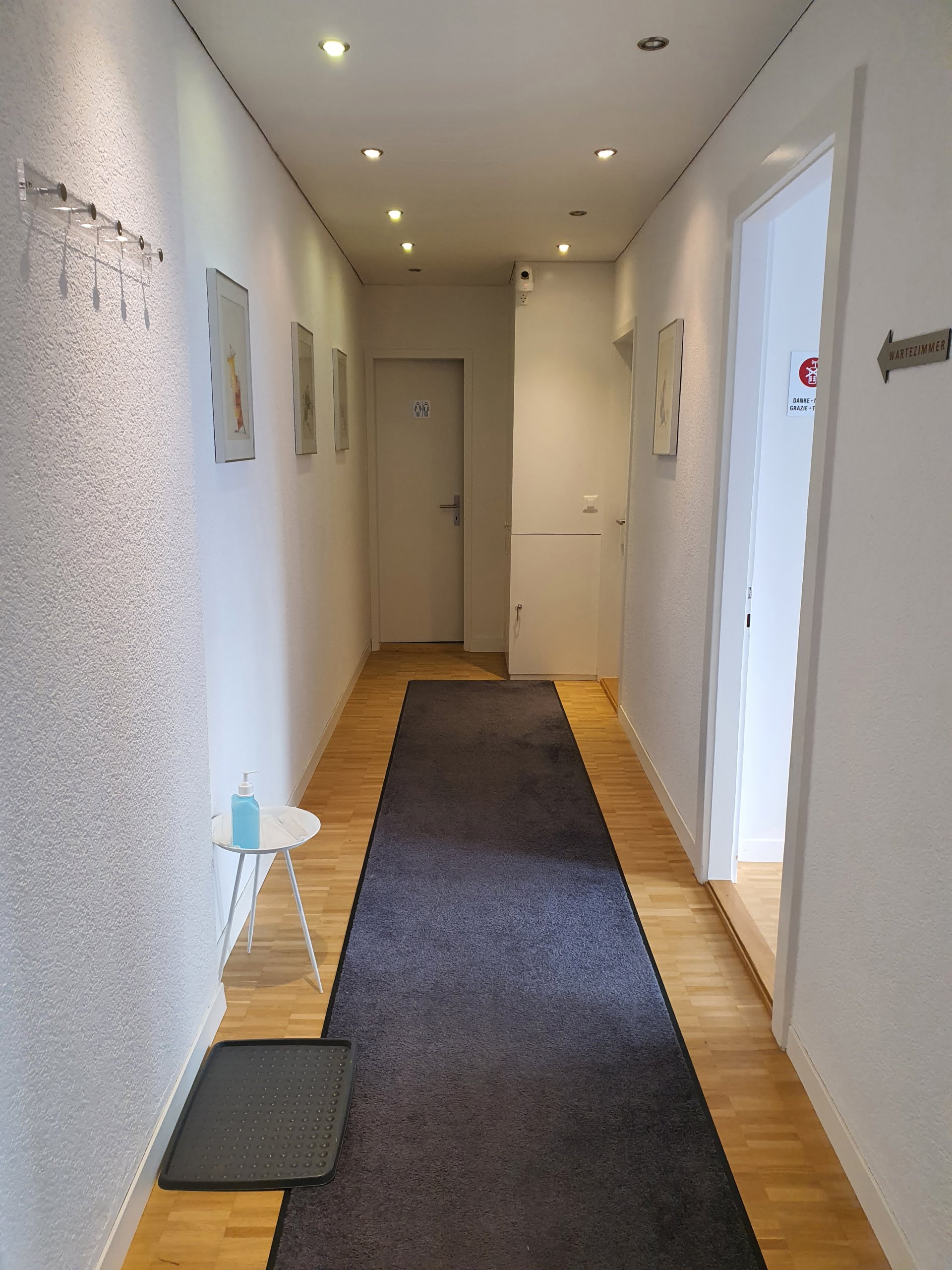 Gang Praxisraum in Biel